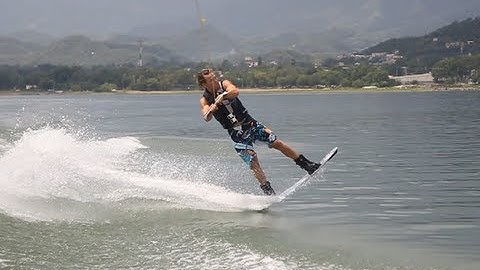 Air Heelside Back Roll to Revert - Wakeboarding | MicBergsma