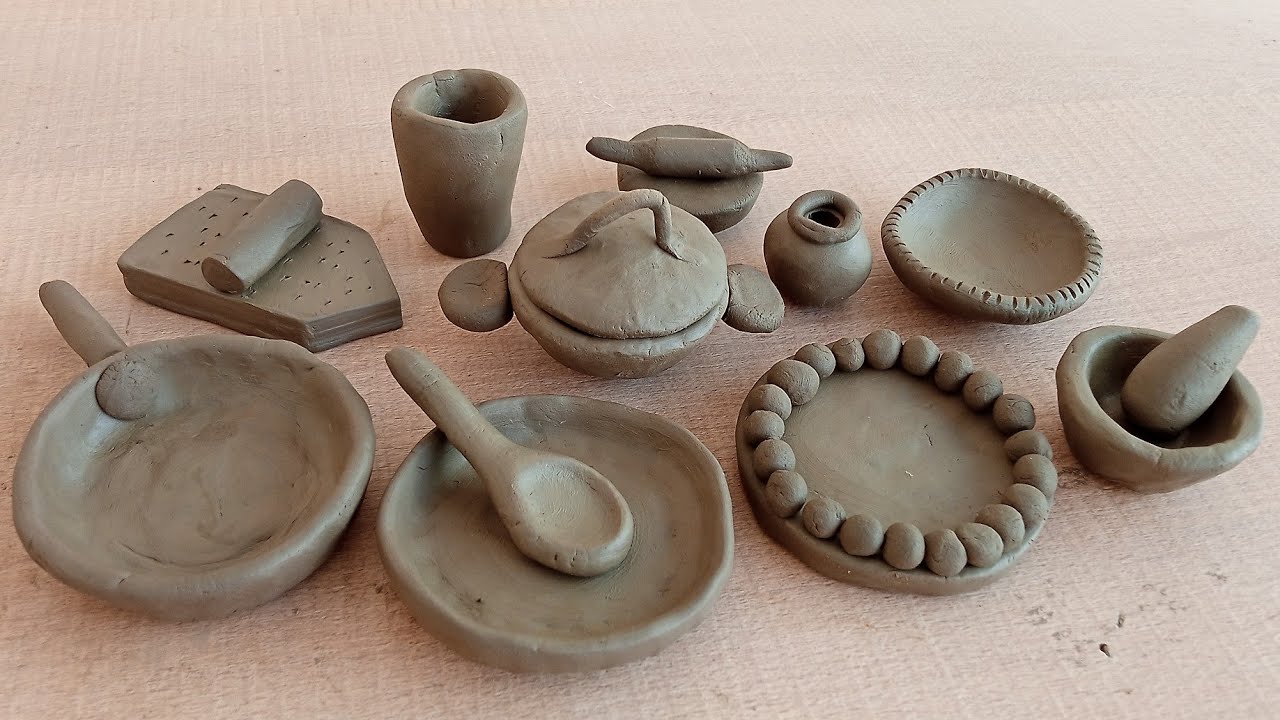 Mitti se gullak kaise banaye |DIY miniature clay kitchen set making 