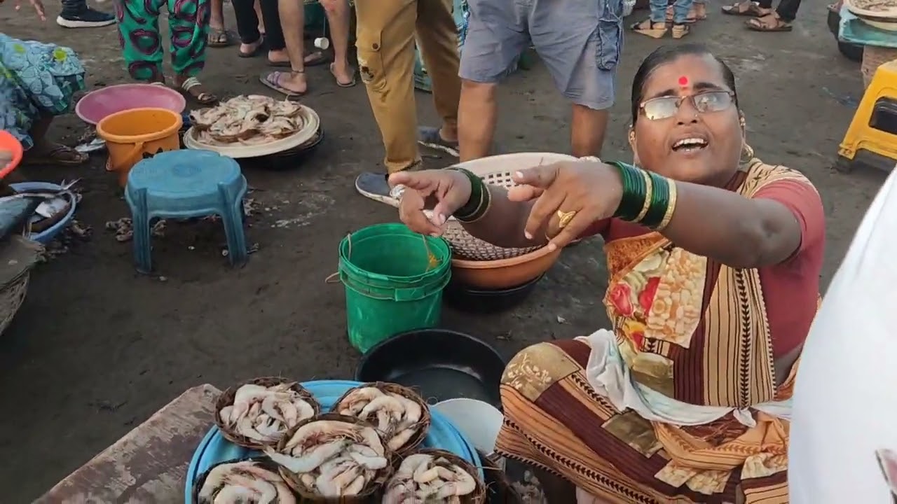 हर्णे बंदर मासोळी बाजार,harne bandar| harnai bandar beach|fish market harnai 🙏😊