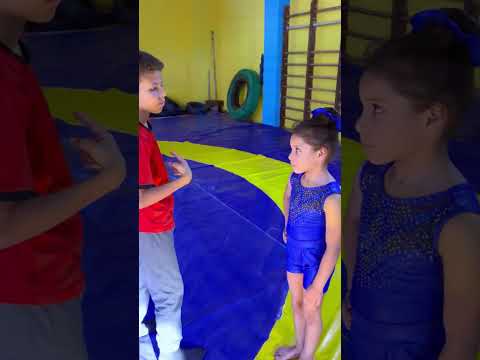 لاعب مصارعه يتنمر علي لاعبه الجمباز Wrestler Bullies Gymnast 