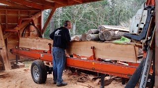 Sawmilling Cedar Flitches Into Fencboards