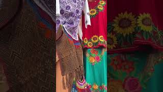Pt.1 Si buscas preciosos vestidos bordados mexicanos, no te equivocarás si vas al mercado mexicano