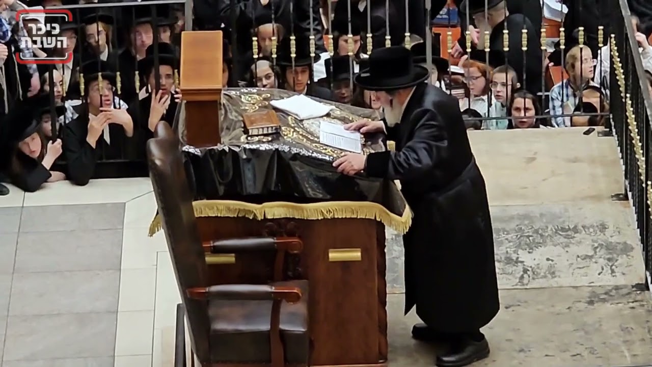 The Viznitz Rebbe counting Sefiras Haomer day 49