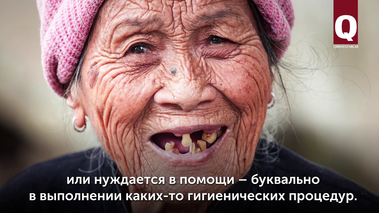 Бабка смеха. Старая бабушка.