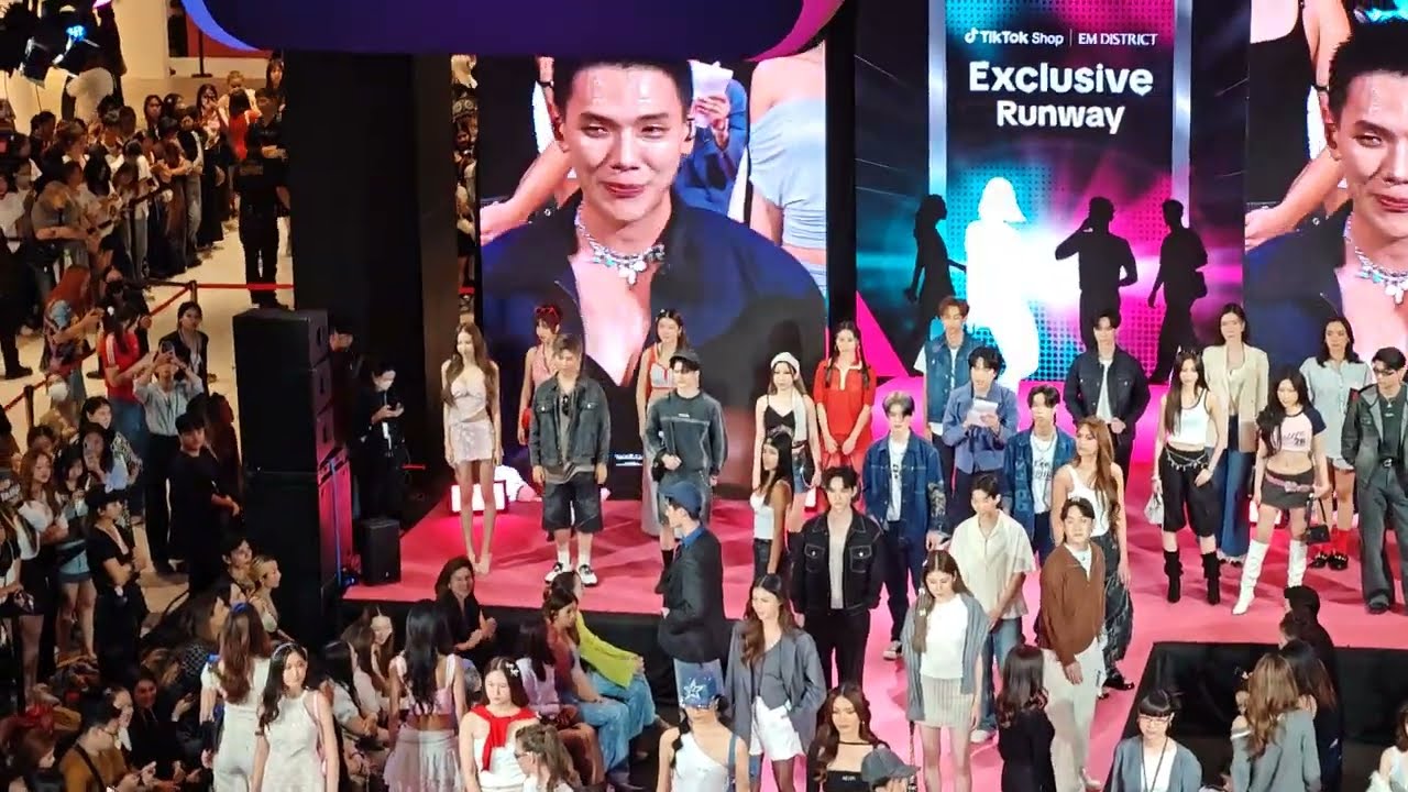 Daou ต้าห์อู๋ Show Offroad[COUNTING STARS,Blinding Lights]TikTokShopRunwayOuRoad/5June2024/Emsphere