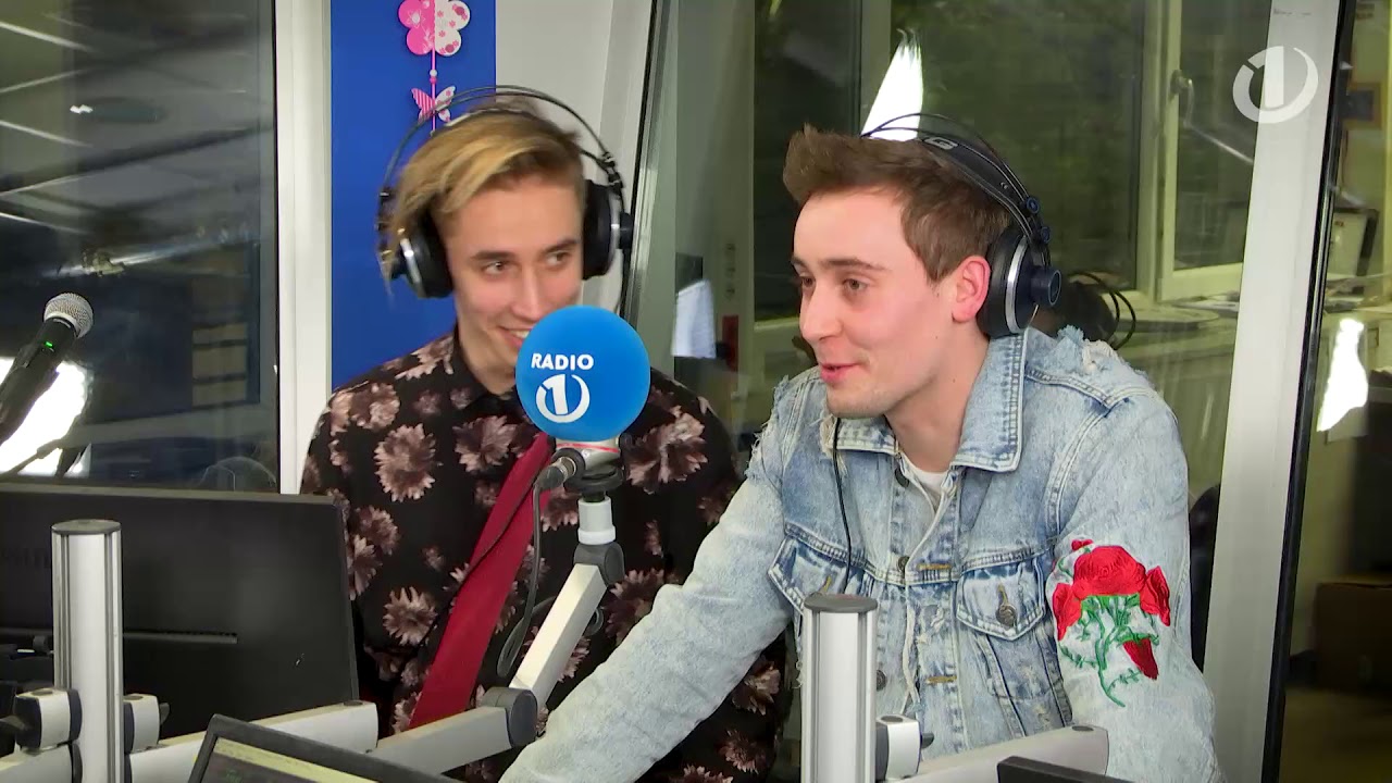 Roškar postavljal neprijetna vprašanja NIKI in bratoma BQL, nato so zapeli še 