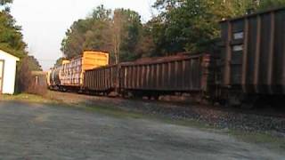 CSX Q370 heads eastbound through Newark Delaware