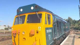 Trains at Chester including (37s,40013,50050,37407,37423 and meeting @francis.bourgeois )Enjoy