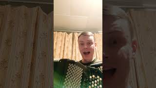 Впервые в жизни взял верхнее си бемоль, си, до! Не фальцет. Звук в зародыше, но уже есть. О, как!