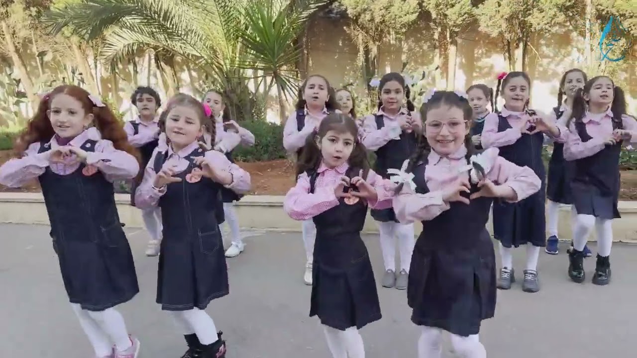 مدرسة الفجر الخاصة أغنية للأم طالبات الصف الثاني