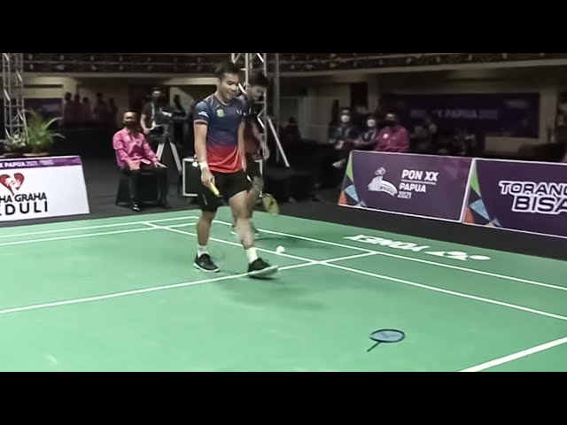 This will 100% make you laugh - Comedy Badminton class=