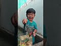Haha lucu banget El pakai serok kecil tapi bisa dapat ikan banyak banget. 🤣