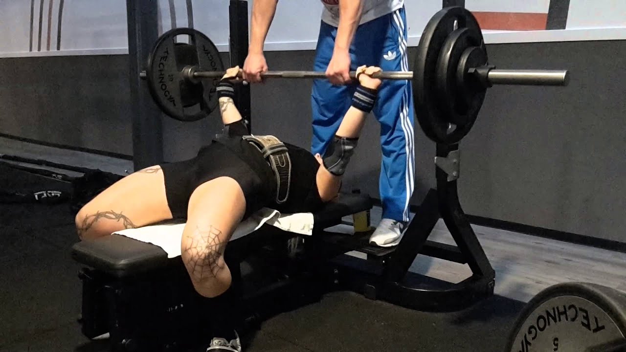 Sanne 1 x 85 kg / 187 lbs bench press raw YouTube
