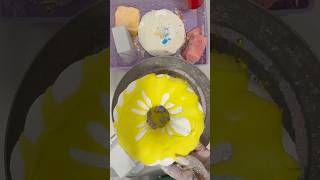 Yellow cornstarch inspired fluffiness to start your weekend 💛💛 #oddlysatisfying #relax #asmr