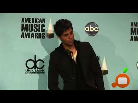 Enrique Iglesias Backstage at 2008 American Music ...