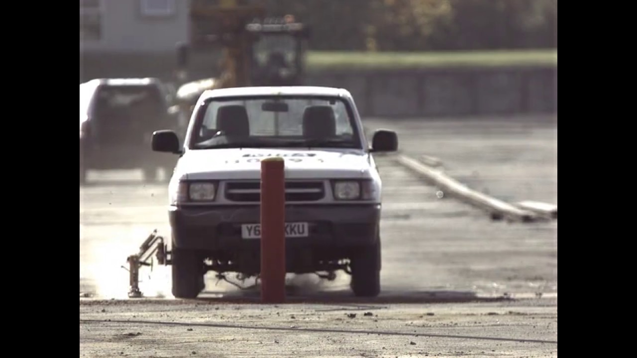 Pick Up Vs Bolardo Frontal