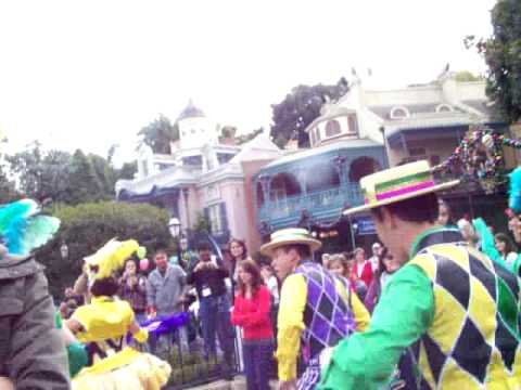 Tiana's Showboat Jubilee, performers making their way toward Mark Twain Riverboat for show