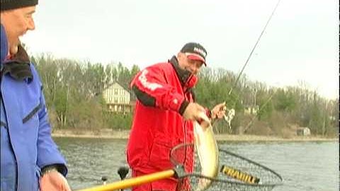 18 Post-Spawn Walleye Casting-Clip.mp4