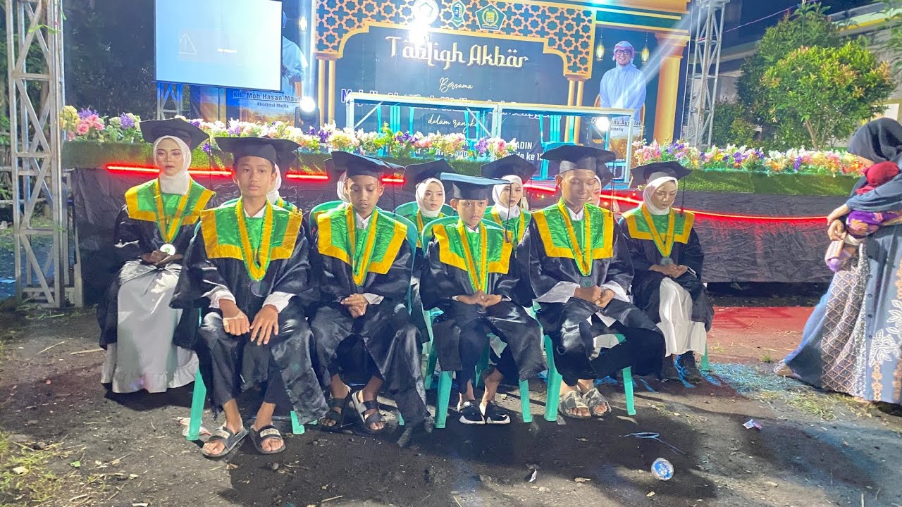 Prosesi wisudawan wisudawati madrasah Miftahul Ihsan Ar-rofii 