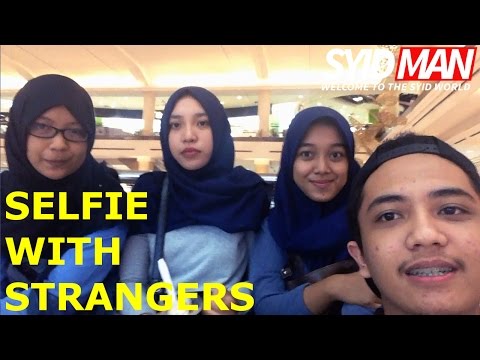 selfie-with-strangers-(prank)