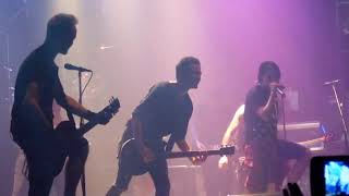 картинка: Tracktor Bowling - Время (ft. Дэн Хромых) (Live in YotaSpace, 2016-10-01)
