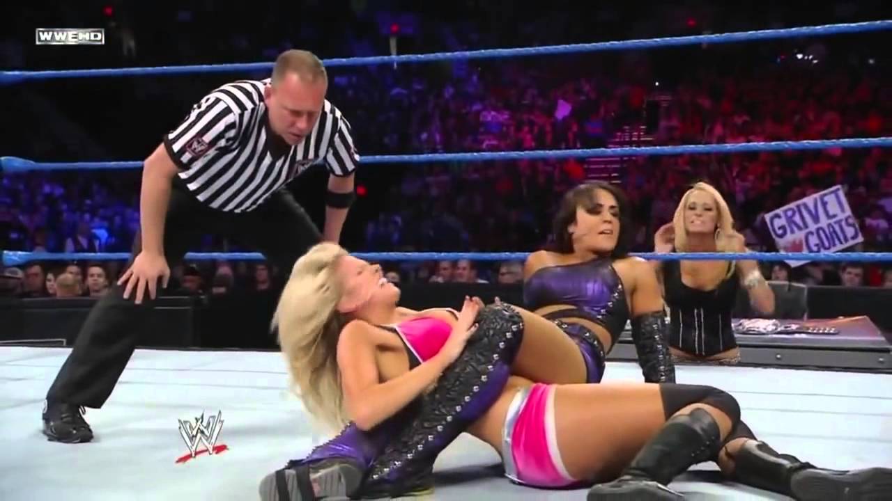 Kelly Kelly vs Layla wwe superstars - YouTube.