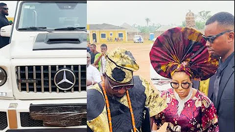 Actress Lizzy Anjorin Stormed Oba Lukman’ Wit Her Latest G-wagon & Bodyguard For Her Chieftaincy