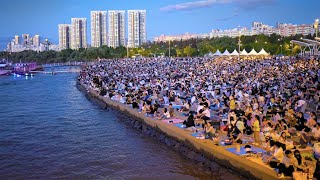 Saturday night when all the Seoulites came out! Han River Park Night Street Food Trucks &amp; Market!