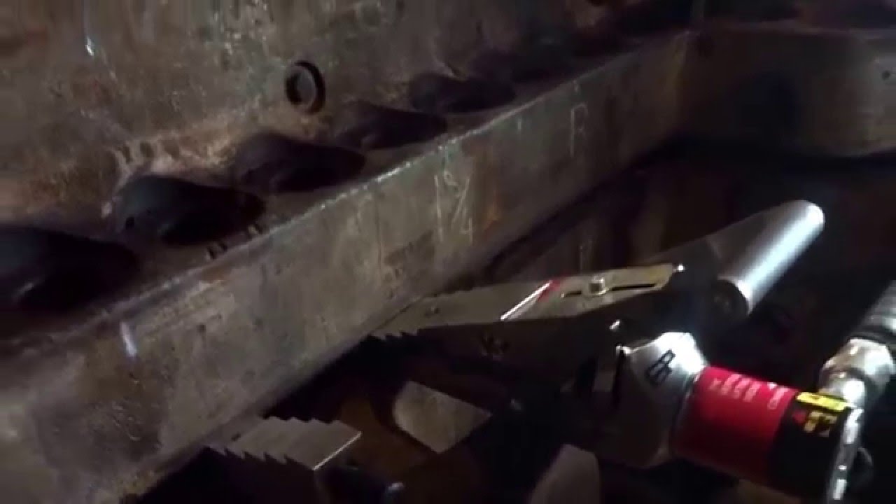 Use of Hydraulic Vertical Lifting Wedge on a Gas Turbine Shell