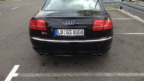 Brutal Audi S8 V10 acceleration. Loud exhaust sound
