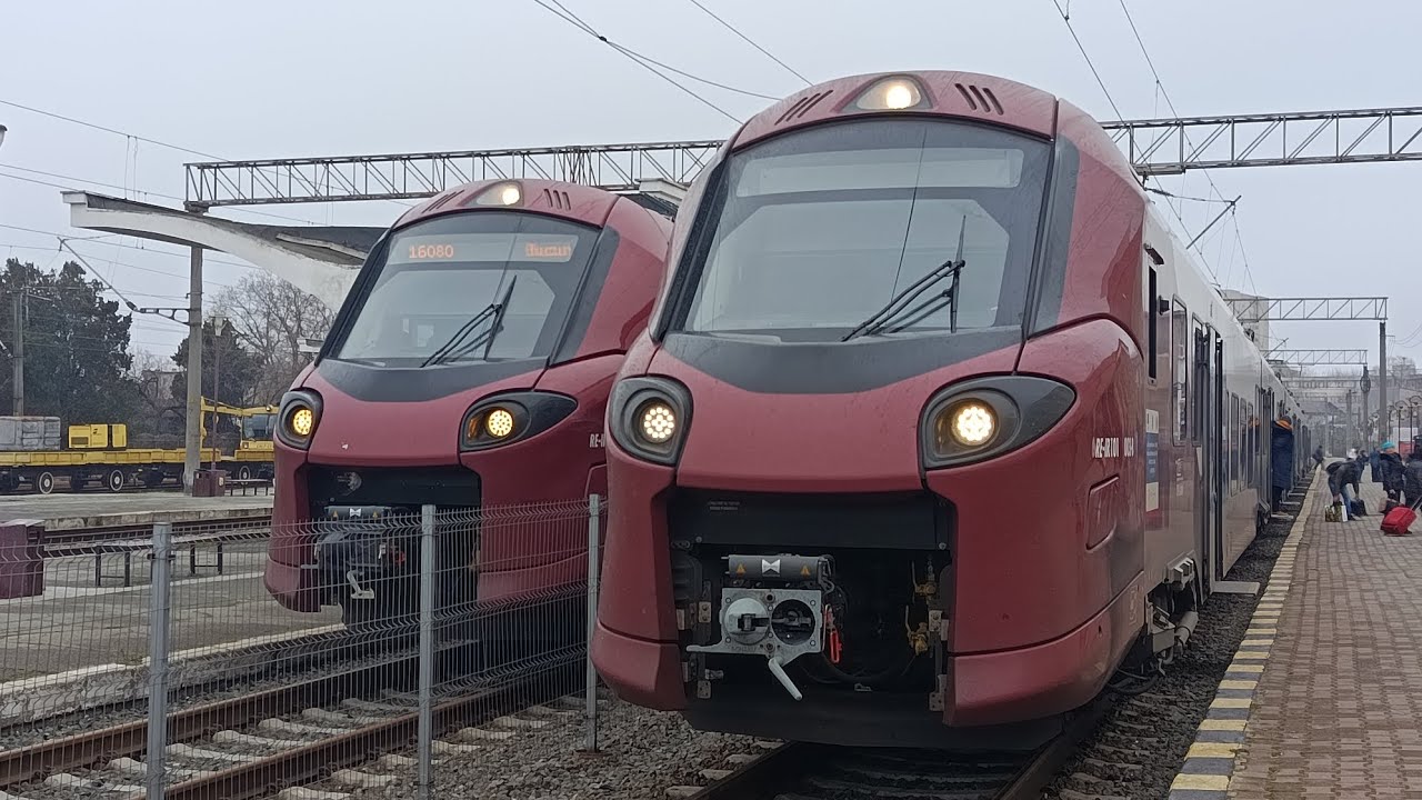 Trenuri in gara Constanta+lucrările liniilor din gara.