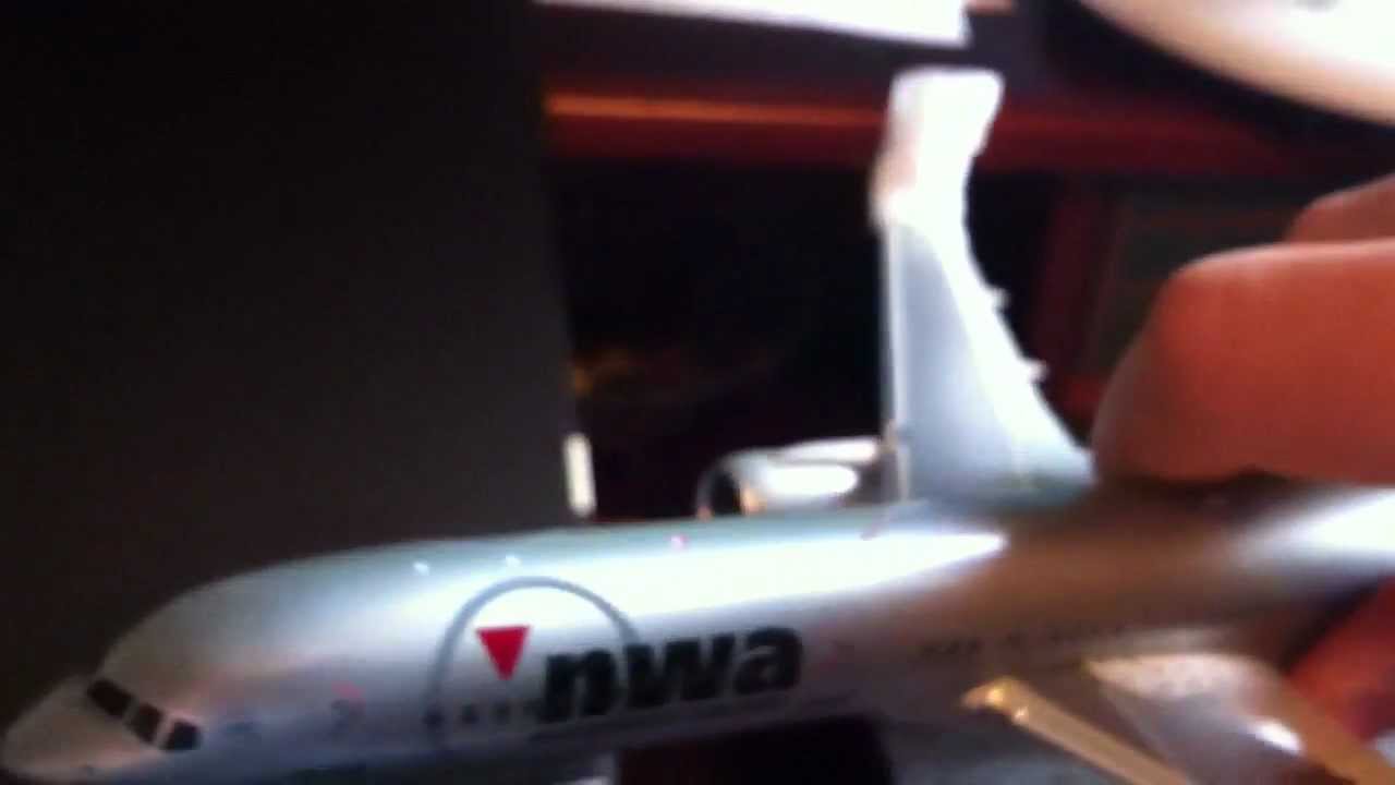 UNBOXING OF A NORTHWEST AIRLINES 757-200 GEMINI 200 (HD)