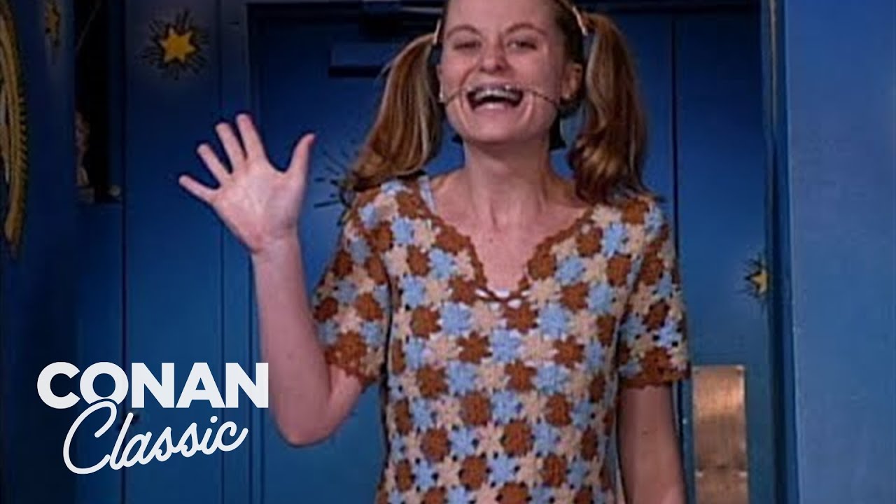Младшая сестра Энди рада, что у Конана есть девушка | Вечер с Конаном О’Брайеном