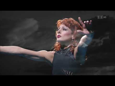 Алла Пугачева - Нас бьют, мы - летаем
