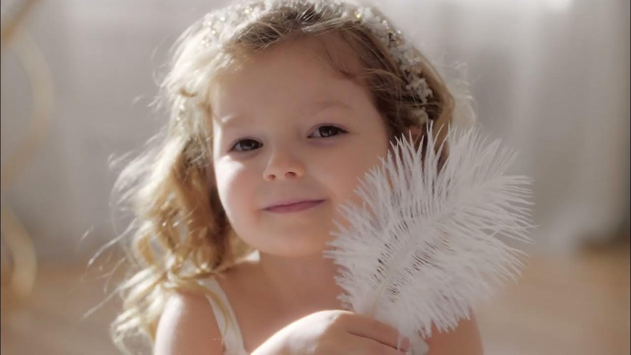 Hallelujah! Music Video Sung by 3-year-old Angelica Hallelujah! Music Video Sung by 3-year-old Angelica