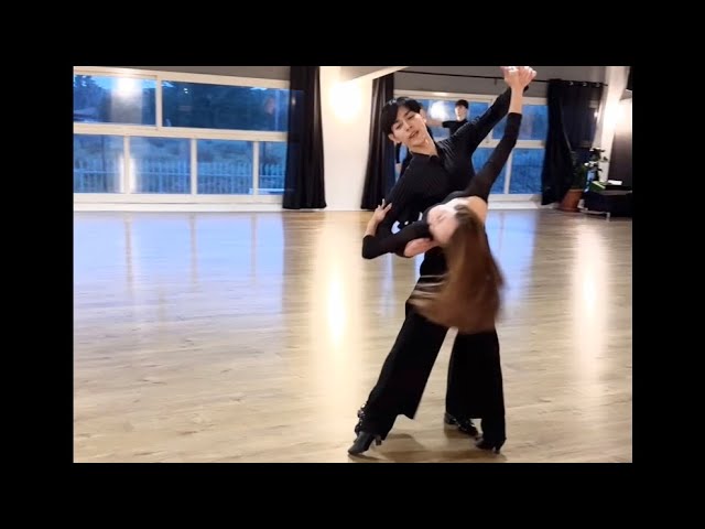 練習風景】Slow foxtrot Waltz 2025.1.12 社交ダンス @Livorno