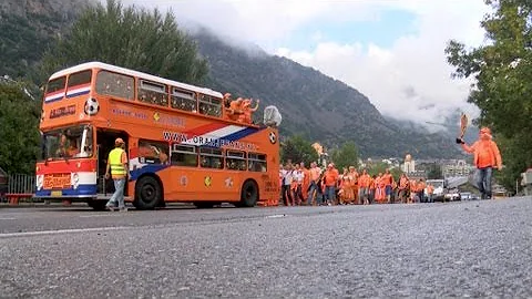 Sfeerclip: Oranjeparade voor Andorra-Nederland