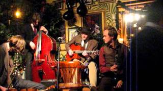 On the sunny side of the street - The Man Overboard Quintet - live at Le QuecumBar chords