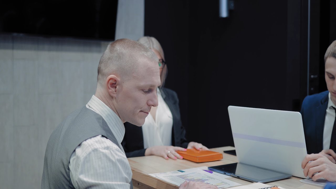 Overconfidence Bias Explained | Avoid Risky Financial Decisions