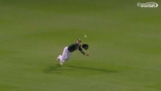BOS@OAK: Fuld dives to rob Napoli of a base hit