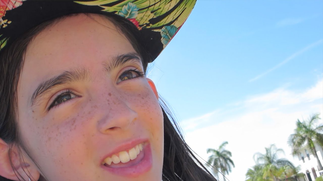 kayak flight TAYLOR SWIFT ON A KAYAK!