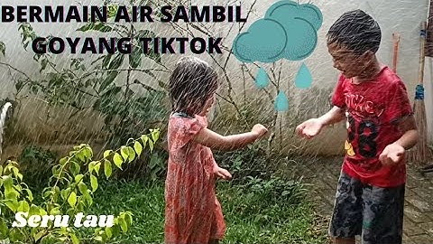 Bermain Air Hujan Buatan Sambil Goyang Tiktok | Permainan Seru di Rumah Aja | Daily Vlog