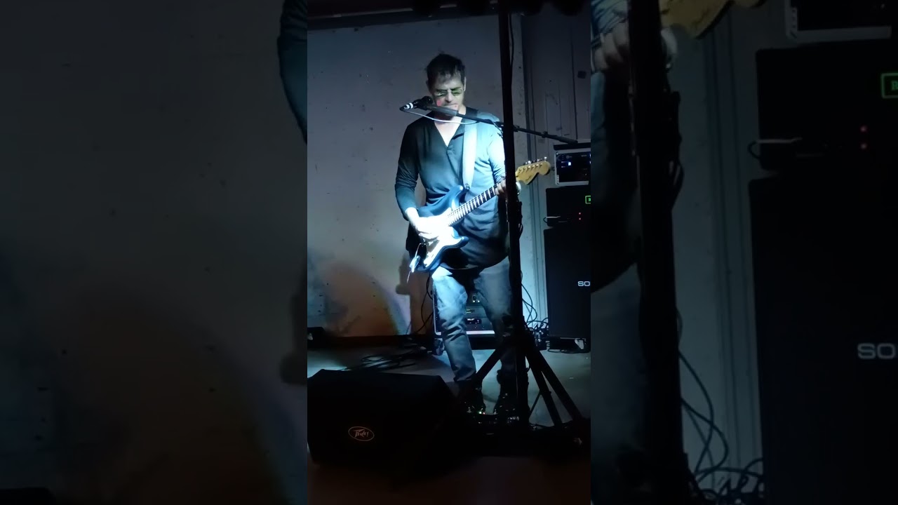 Mary Jane's Last dance (Tom Petty and The Heartbreakers)performed by The Blitz(Joe)