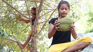 Survival skills: Find food meet natural durian fruit for eat - Natural durian eating delicious #12