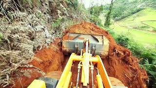 Fazendo estrada na ribanceira