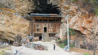 重庆发现一人家竟隐居山崖下已100多年走近一看还真是一个世外桃源A house under a rock in Chongqing looks like a paradise