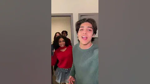 whose better at thirst trapping.. #tiktok #shorts #bellaluu #friends #brattv