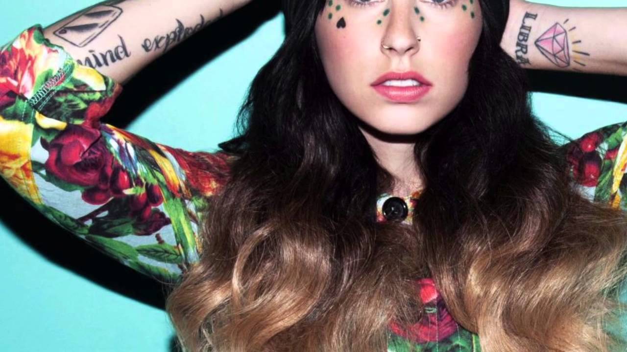 Rapper Kreayshawn Hosts a “Cyber Baby Shower” - YouTube