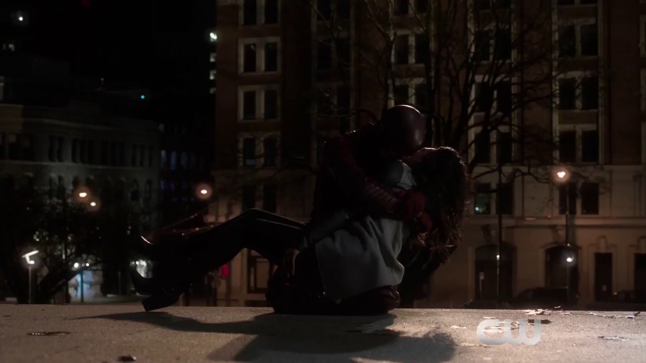 The flash season 3 season finale trailer "finish line"