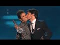 Nina Dobrev & Ian Somerhalder Kiss & Address Breakup! (PEOPLE'S CHOICE AWARDS 2014)